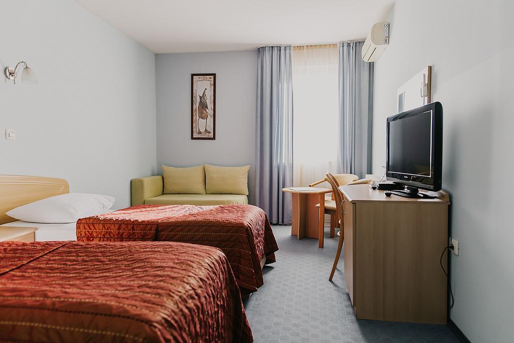 Hotel Silver Osijek Buitenkant foto