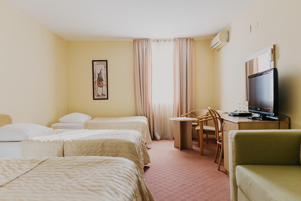 Hotel Silver Osijek Buitenkant foto
