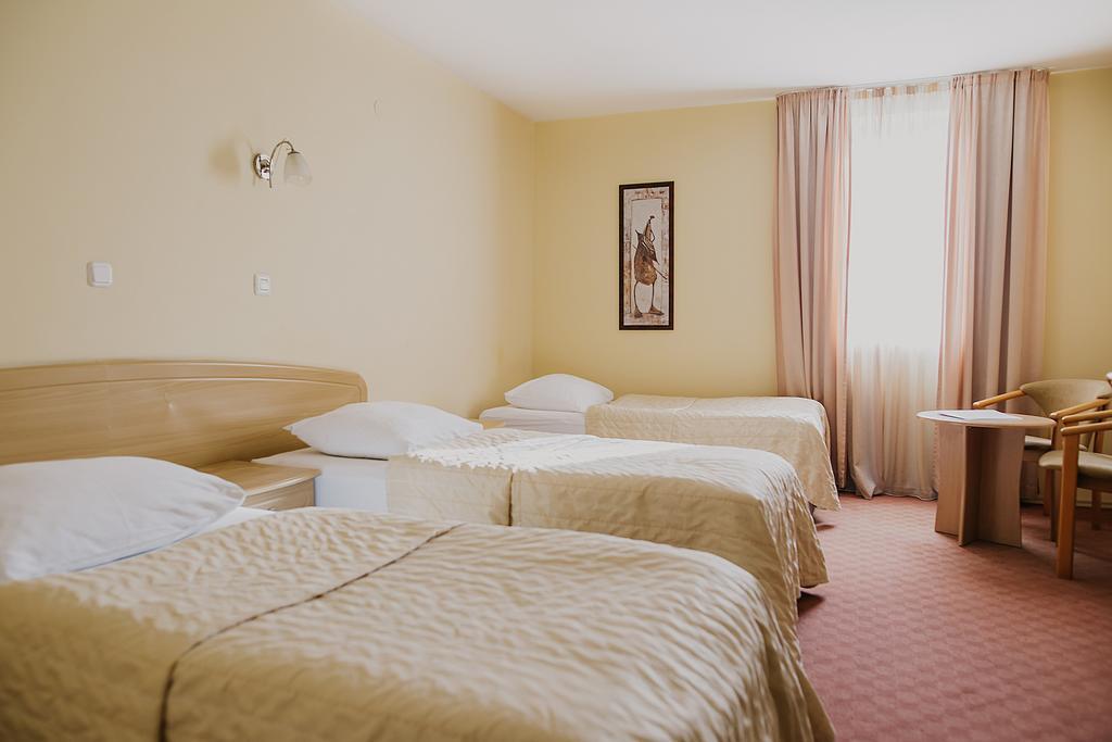 Hotel Silver Osijek Buitenkant foto
