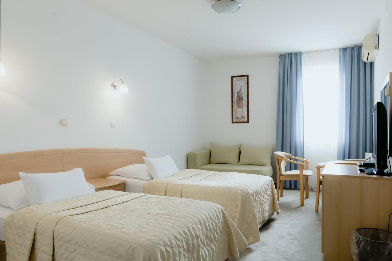 Hotel Silver Osijek Buitenkant foto